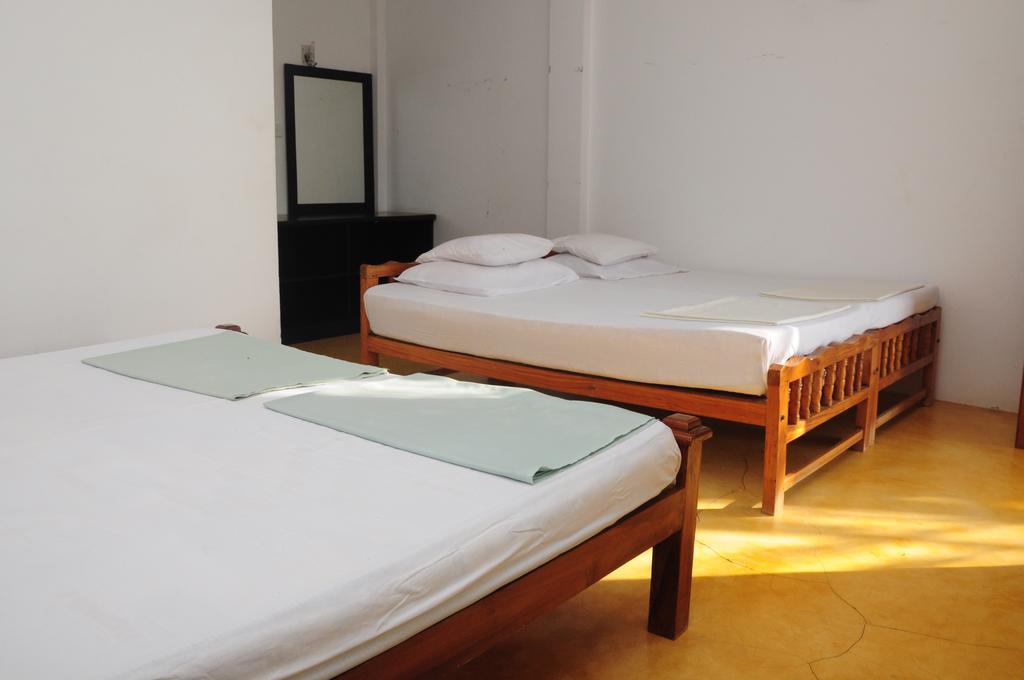 Traveller'S Home Hotel Tissamaharama Exteriör bild