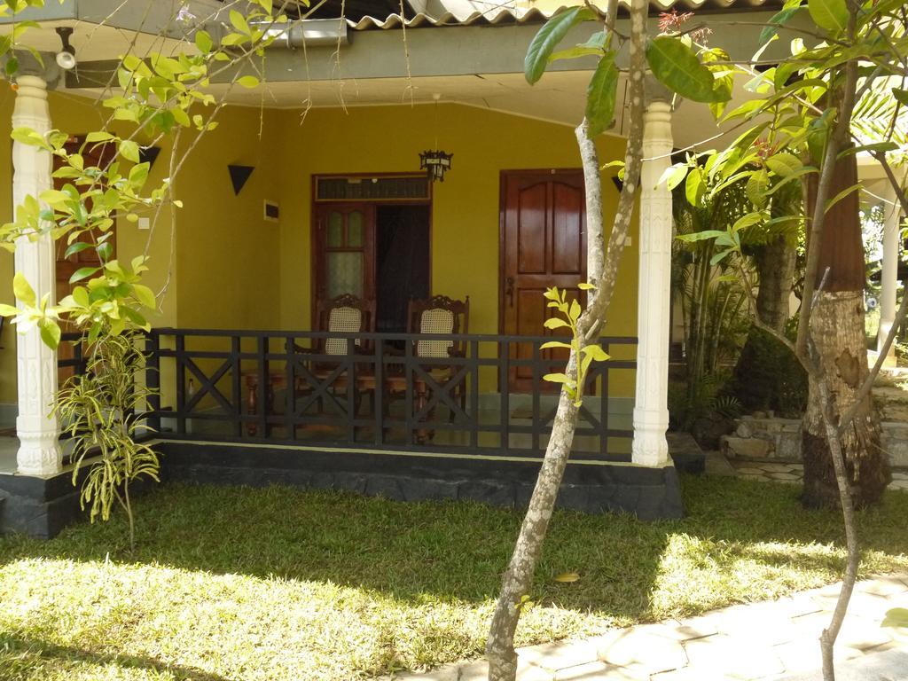 Traveller'S Home Hotel Tissamaharama Rum bild
