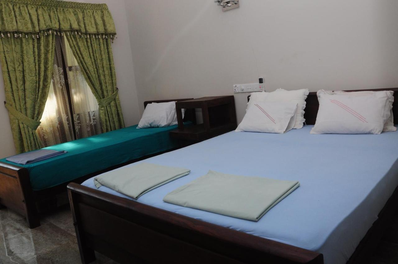 Traveller'S Home Hotel Tissamaharama Rum bild