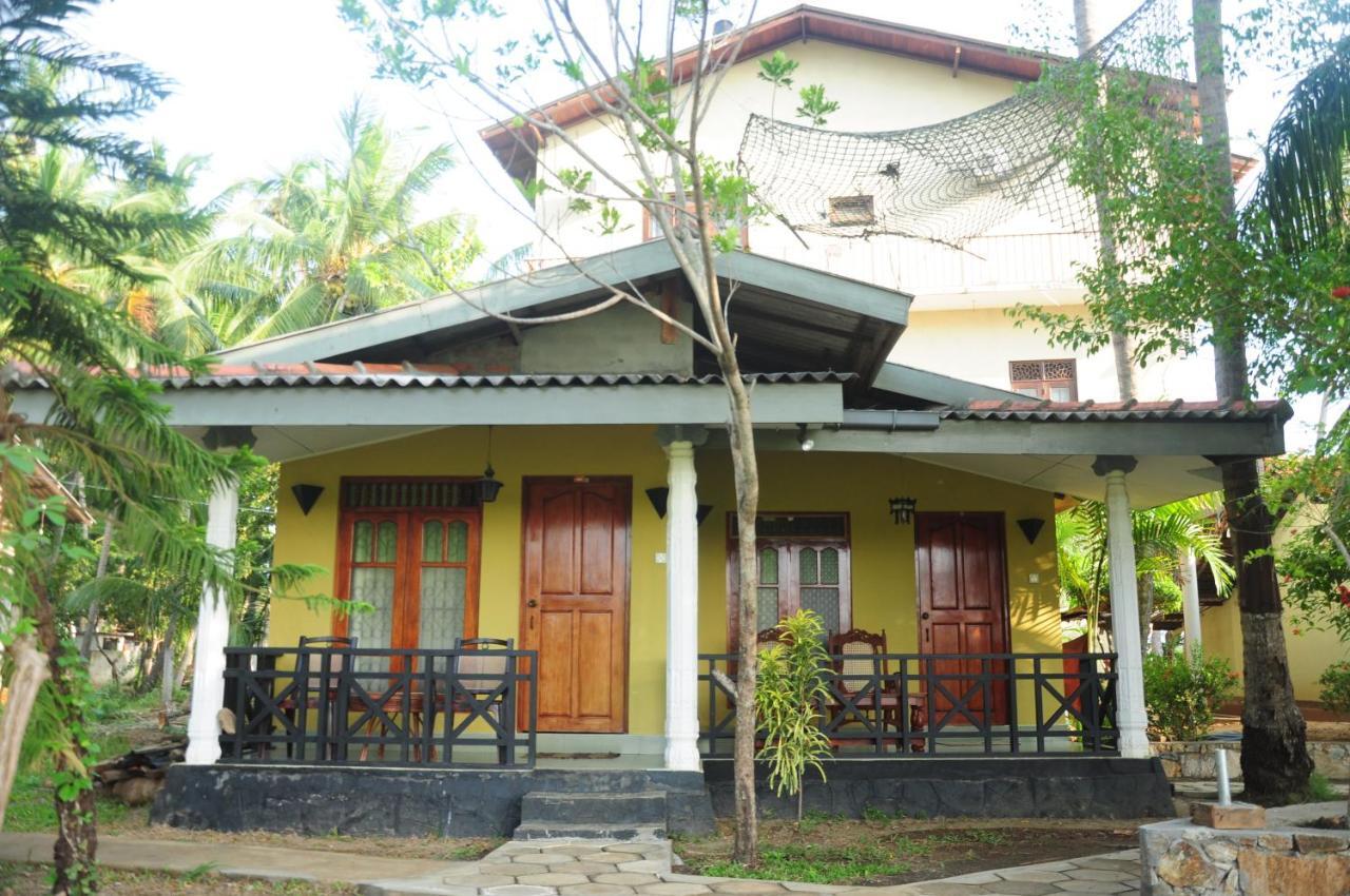 Traveller'S Home Hotel Tissamaharama Rum bild