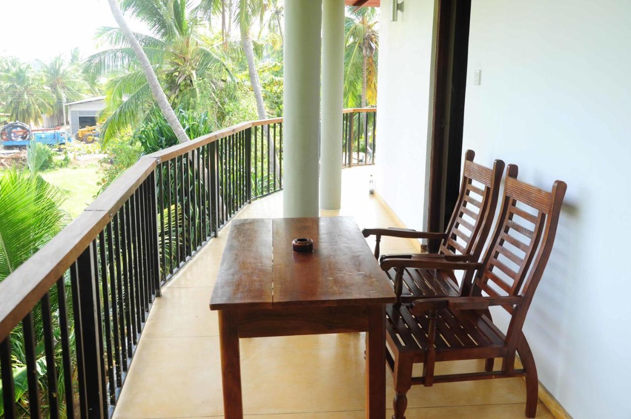 Traveller'S Home Hotel Tissamaharama Rum bild